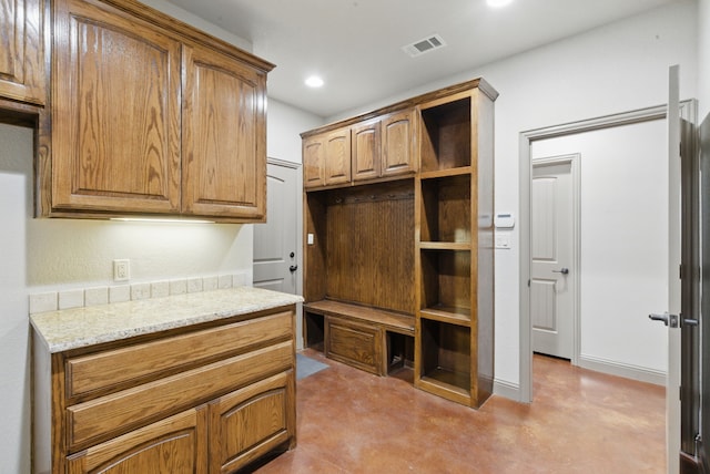 interior space with baseboards, visible vents, concrete floors, and recessed lighting
