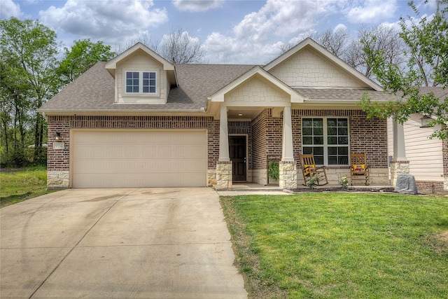 914 Edgar St, Greenville, TX 75401 - craftsman-style house featuring a front yard, a garage, and roof with shingles