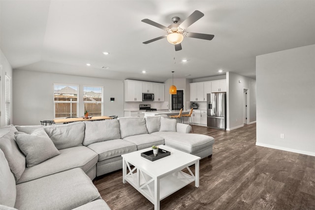 living area with dark wood finished floors, baseboards, ceiling fan, and recessed lighting