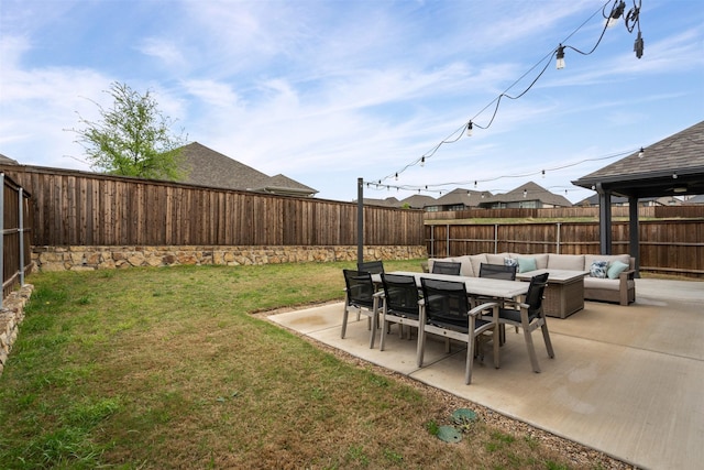 view of yard featuring outdoor lounge area, a fenced backyard, and a patio area