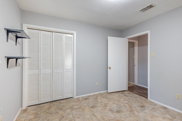 2306 Ravenwood Dr, Grand Prairie, TX 75050 - unfurnished bedroom with a closet and baseboards
