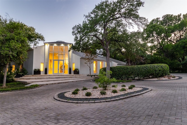 4524 Park Ln, Dallas, TX 75220 - view of front of house featuring stucco siding and curved driveway