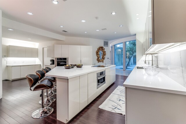 4524 Park Ln, Dallas, TX 75220 - kitchen featuring oven, modern cabinets, a spacious island, and recessed lighting