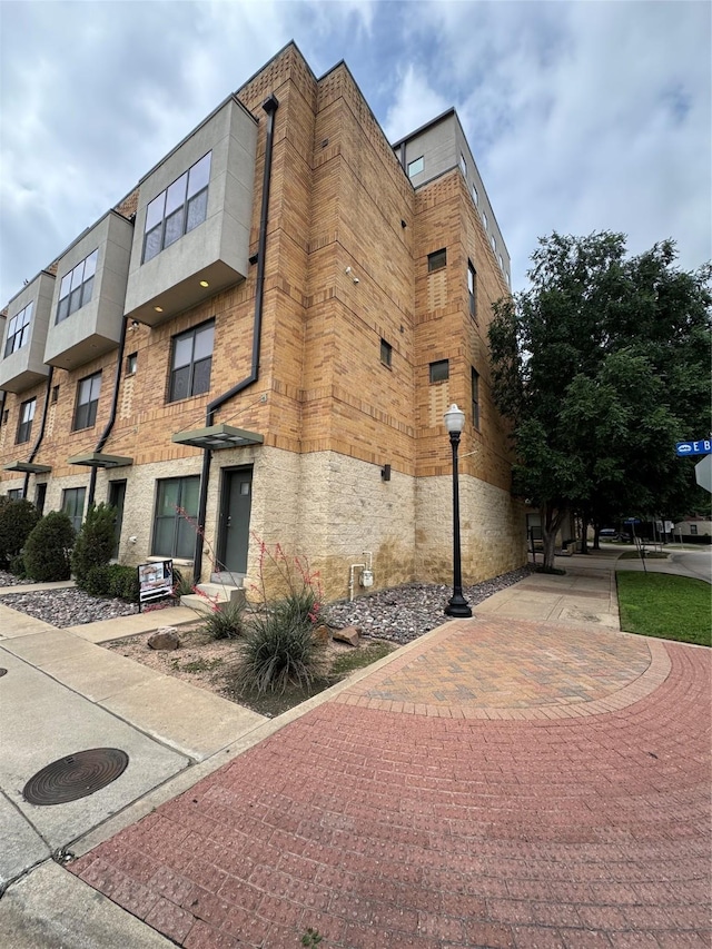 736 Skyline Bluff Ct, Fort Worth, TX 76102 - view of property