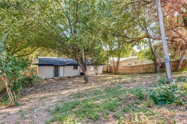 3945 Happy Canyon Dr, Dallas, TX 75241 - view of yard featuring fence