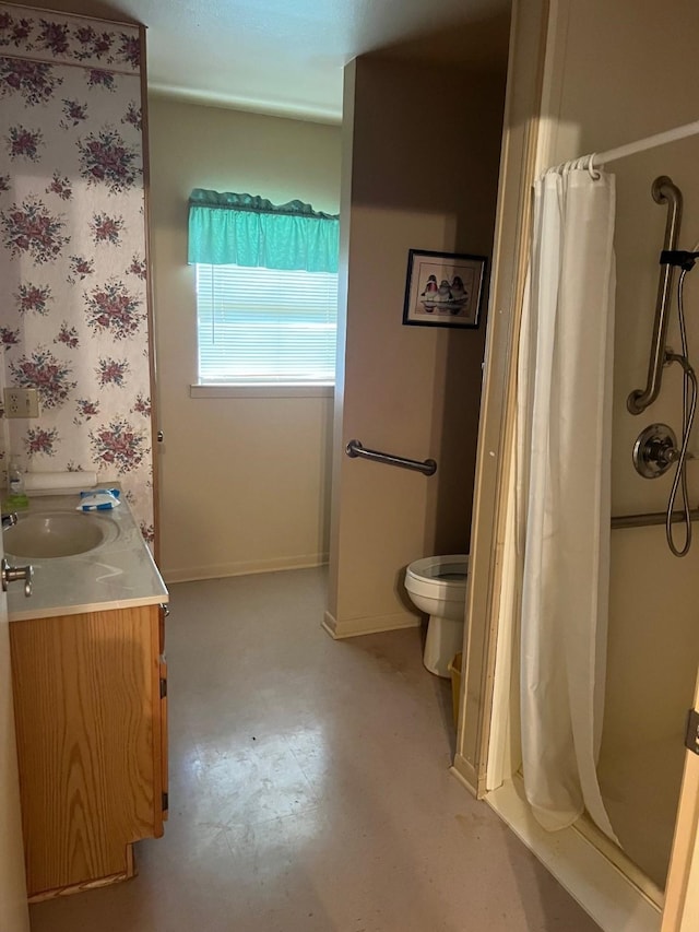 800 Humphrey St, Athens, TX 75751 - bathroom with toilet, a shower with curtain, and vanity