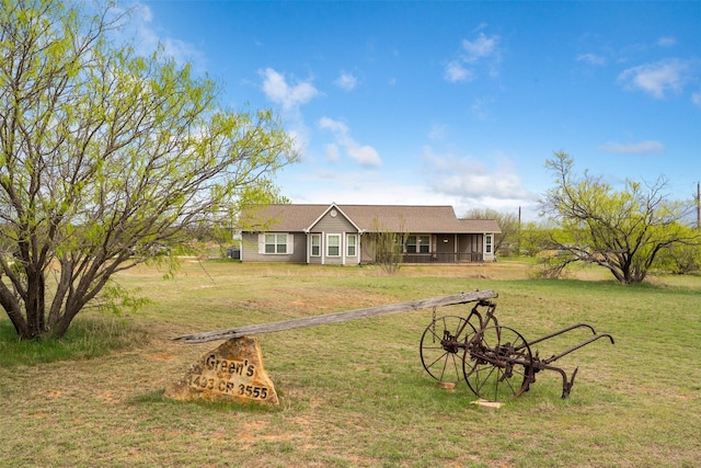 view of front of property with a front yard