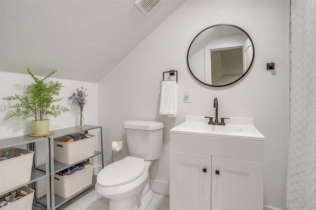 3113 Westfield Ave, Fort Worth, TX 76133 - bathroom with a textured ceiling, toilet, vanity, lofted ceiling, and a textured wall