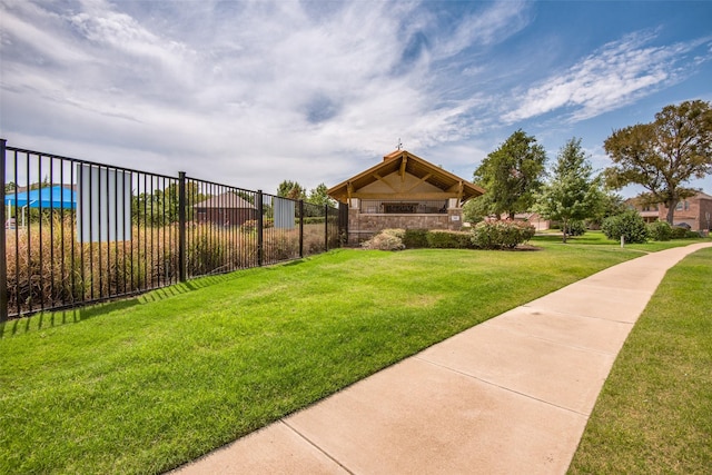 9212 Water Oak Dr, Arlington, TX 76002 - view of yard