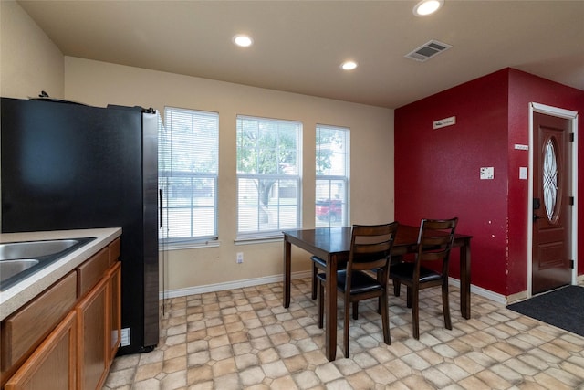 dining space with recessed lighting, baseboards, and visible vents