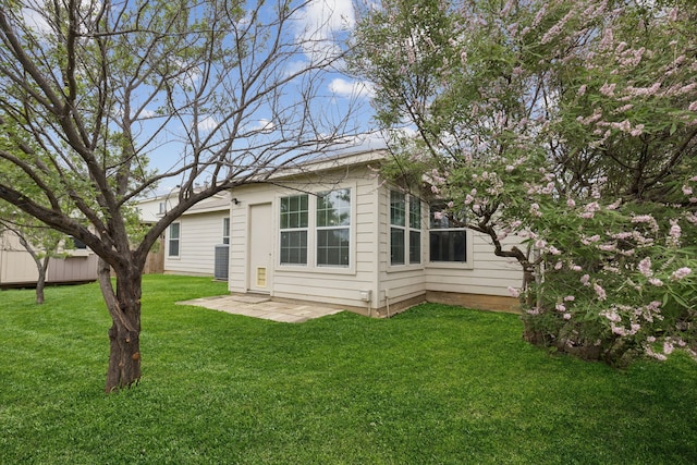 1416 Eagles Nest Trl, Krum, TX 76249 - rear view of house featuring a yard