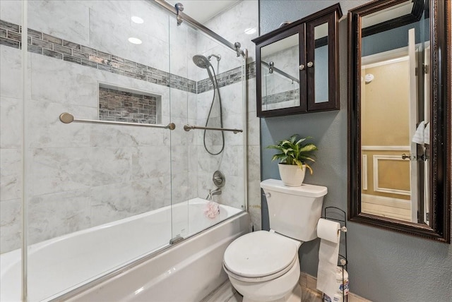 405 Rosewood Hills Dr, Garland, TX 75040 - full bathroom featuring toilet, a textured wall, and enclosed tub / shower combo