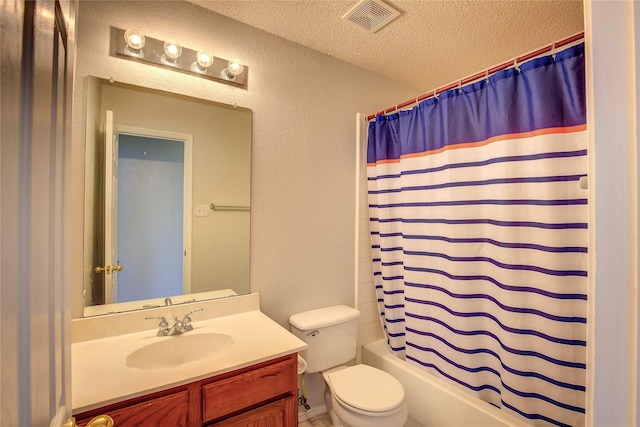 3331 Midstream Ct, Mesquite, TX 75181 - bathroom featuring a textured ceiling, vanity, toilet, a textured wall, and shower / bath combo