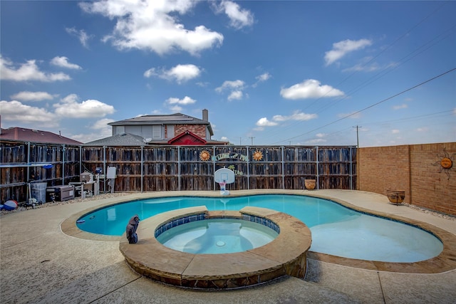 3331 Midstream Ct, Mesquite, TX 75181 - view of swimming pool featuring a pool with connected hot tub and a fenced backyard