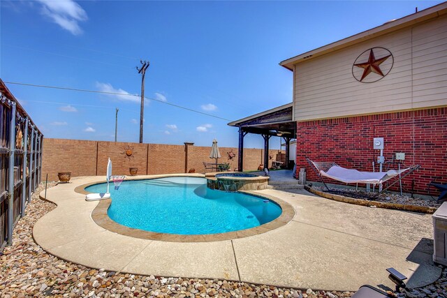 3331 Midstream Ct, Mesquite, TX 75181 - view of swimming pool with a fenced backyard, a patio, and a pool with connected hot tub
