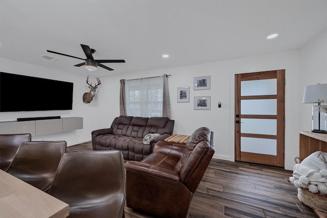 living area featuring visible vents, baseboards, ceiling fan, wood finished floors, and recessed lighting