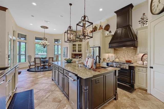 7545 Colton Ln, Pilot Point, TX 76258 - kitchen with a chandelier, cream cabinetry, premium range hood, backsplash, and recessed lighting