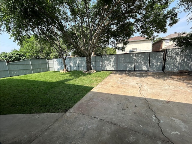 2835 Panorama Dr, Carrollton, TX 75007 - view of yard with a patio