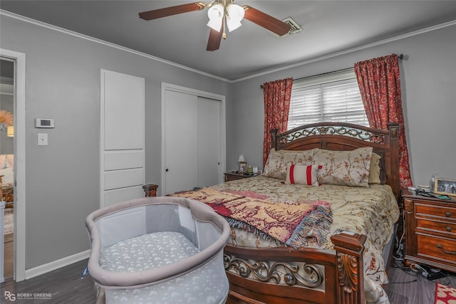 1806 Ray Ave, Bossier City, LA 71112 - bedroom featuring a closet, baseboards, ornamental molding, a ceiling fan, and wood finished floors