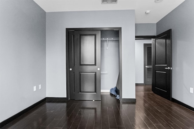 1200 Main St Unit 1511, Dallas, TX 75202 - unfurnished bedroom with a closet, wood finished floors, visible vents, and baseboards
