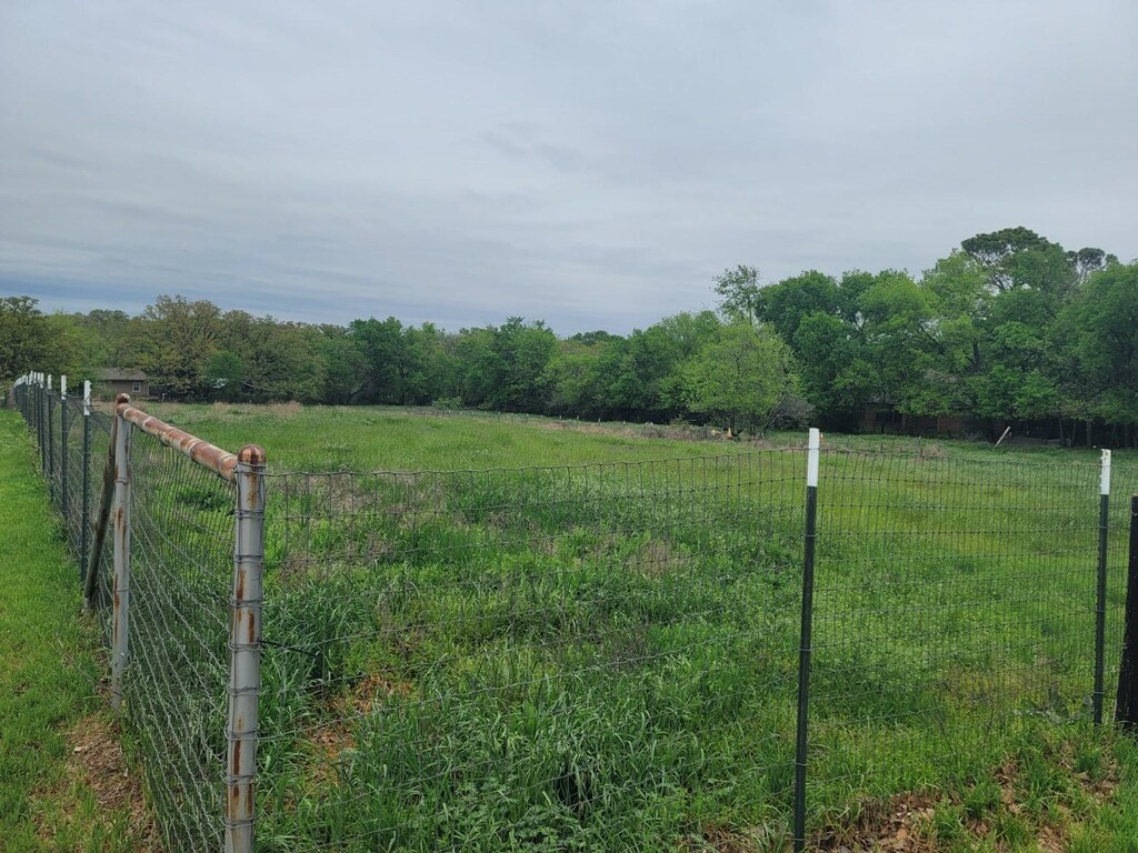 304 N Lakeview Dr, Lake Dallas, TX 75065