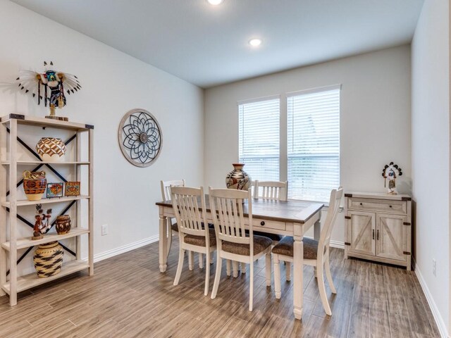 dining space featuring recessed lighting, baseboards, and light wood-style floors