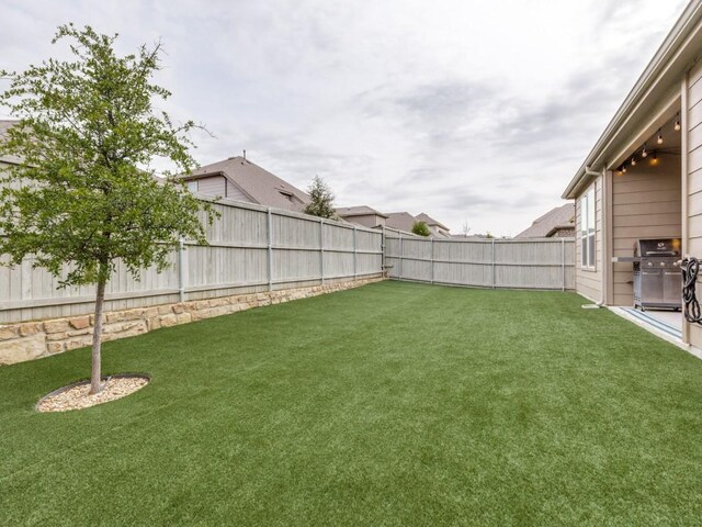 view of yard featuring a fenced backyard