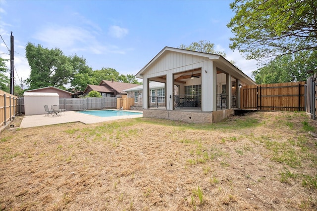 view of swimming pool featuring a fenced backyard, a patio, and ceiling fan
