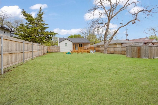 view of yard featuring a fenced backyard