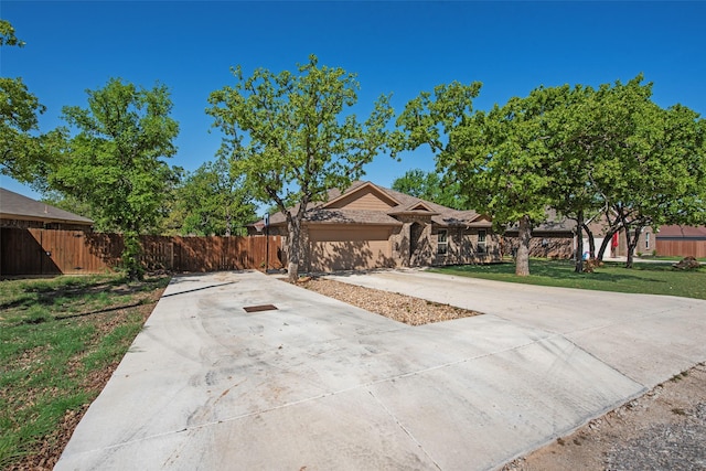 207 Shady Oaks Dr, Runaway Bay, TX 76426 - view of front facade featuring a front yard and fence
