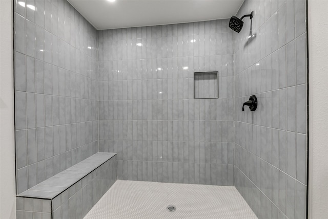 10606 Estate Ln, Dallas, TX 75238 - bathroom with tiled shower