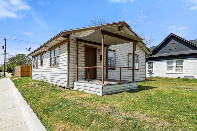 bungalow featuring a front lawn