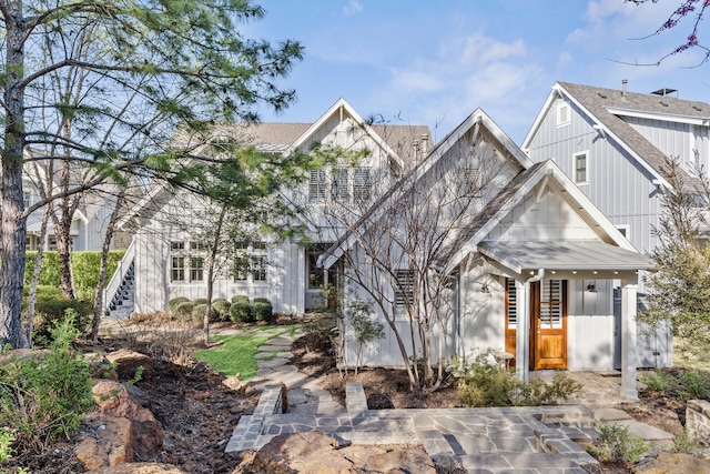 13270 Waterside Dr, Malakoff, TX 75148 - view of front facade with board and batten siding