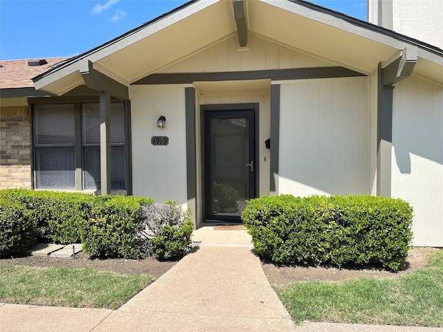 view of exterior entry