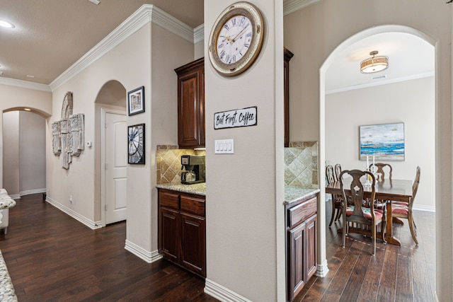 4513 Cherokee Dr, Mckinney, TX 75072 - interior space featuring backsplash, arched walkways, ornamental molding, baseboards, and dark wood-style floors