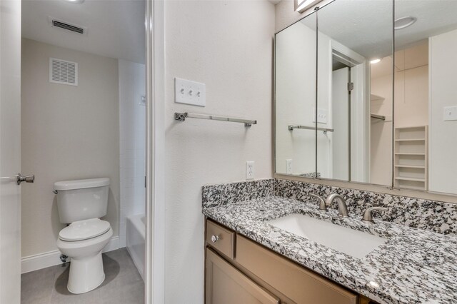 4539 N O Connor Rd Unit 2233, Irving, TX 75062 - bathroom with toilet, vanity, and baseboards