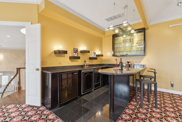 bar featuring crown molding, wet bar, granite finish floor, baseboards, and visible vents