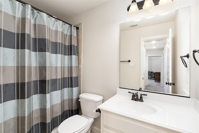 full bath with a shower with curtain, visible vents, vanity, and toilet