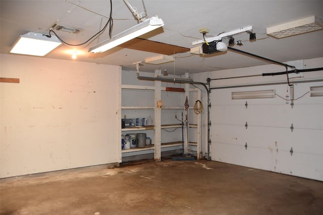 312 E Tripp Rd, Sunnyvale, TX 75182 - garage featuring a garage door opener