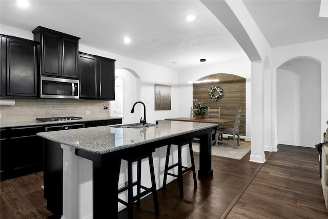 14649 Martin Creek Cv, Fort Worth, TX 76262 - kitchen with appliances with stainless steel finishes, a sink, dark cabinets, a center island with sink, and recessed lighting