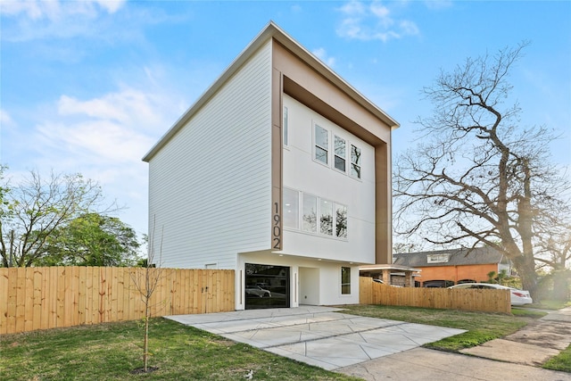 1902 Homeland St, Dallas, TX 75212 - view of side of property with fence, stucco siding, and a patio area