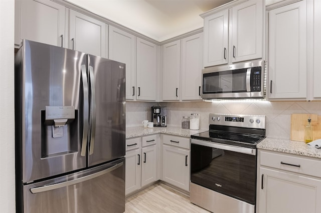 2728 Baneberry Ln, Mesquite, TX 75150 - kitchen with stainless steel appliances, decorative backsplash, light stone countertops, and light wood-type flooring
