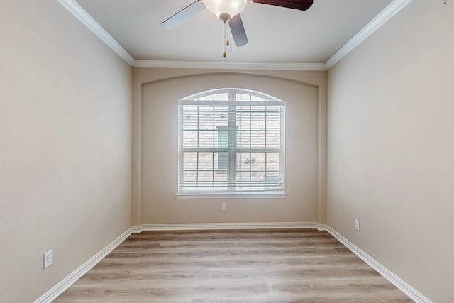 empty room featuring light wood-style flooring, ceiling fan, baseboards, and ornamental molding