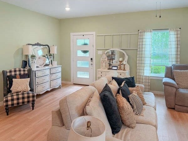 100 Winchester Cir, Gun Barrel City, TX 75156 - living area featuring baseboards and light wood finished floors