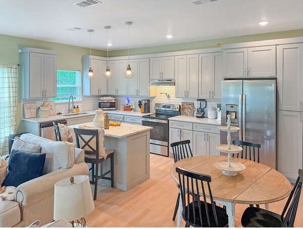100 Winchester Cir, Gun Barrel City, TX 75156 - kitchen featuring light countertops, under cabinet range hood, a sink, and stainless steel appliances