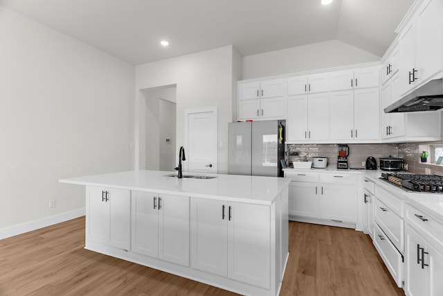 3432 Loftwood Ln, Anna, TX 75409 - kitchen featuring a sink, stainless steel appliances, under cabinet range hood, tasteful backsplash, and an island with sink