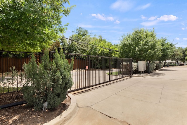 4914 Live Oak St Unit 7, Dallas, TX 75206 - gate with fence