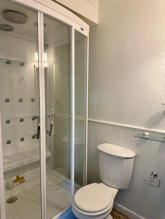 316 Oak Ln, Tool, TX 75143 - bathroom with a shower stall, wainscoting, and a textured wall
