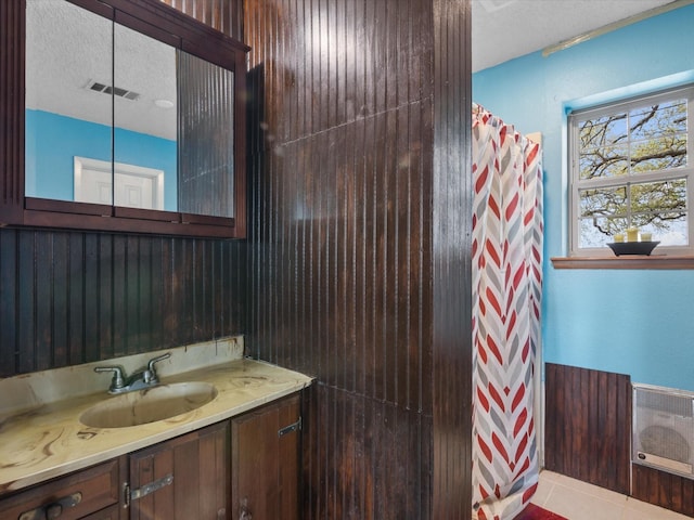full bathroom with a textured ceiling, visible vents, vanity, and a shower with curtain