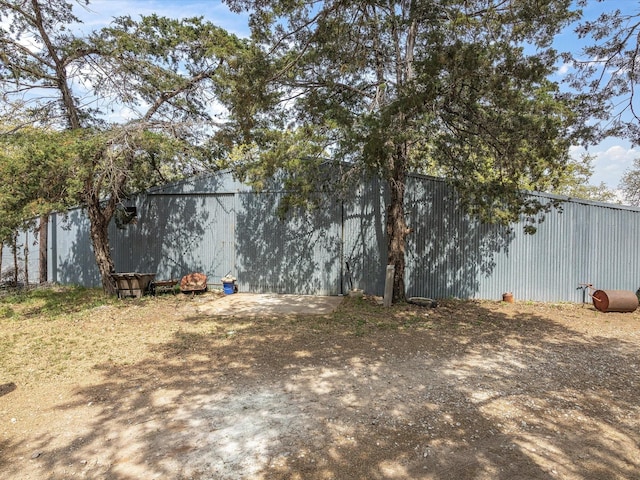 view of yard featuring an outdoor structure, an outbuilding, and a garage